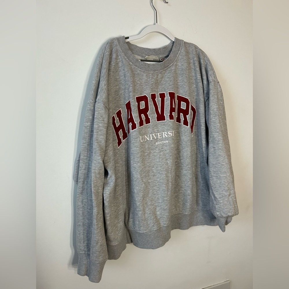 Harvard sweatshirt

College sweatshirt